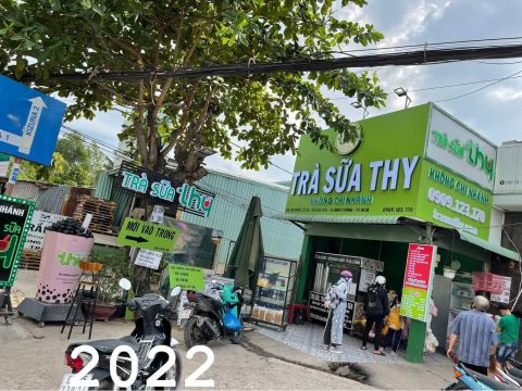 Măt trước của quán